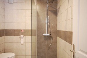 Hair dryer, towels - Maison Le Montadou Avec Roof Top by Keskeyspass (Cuxac-d'Aude)