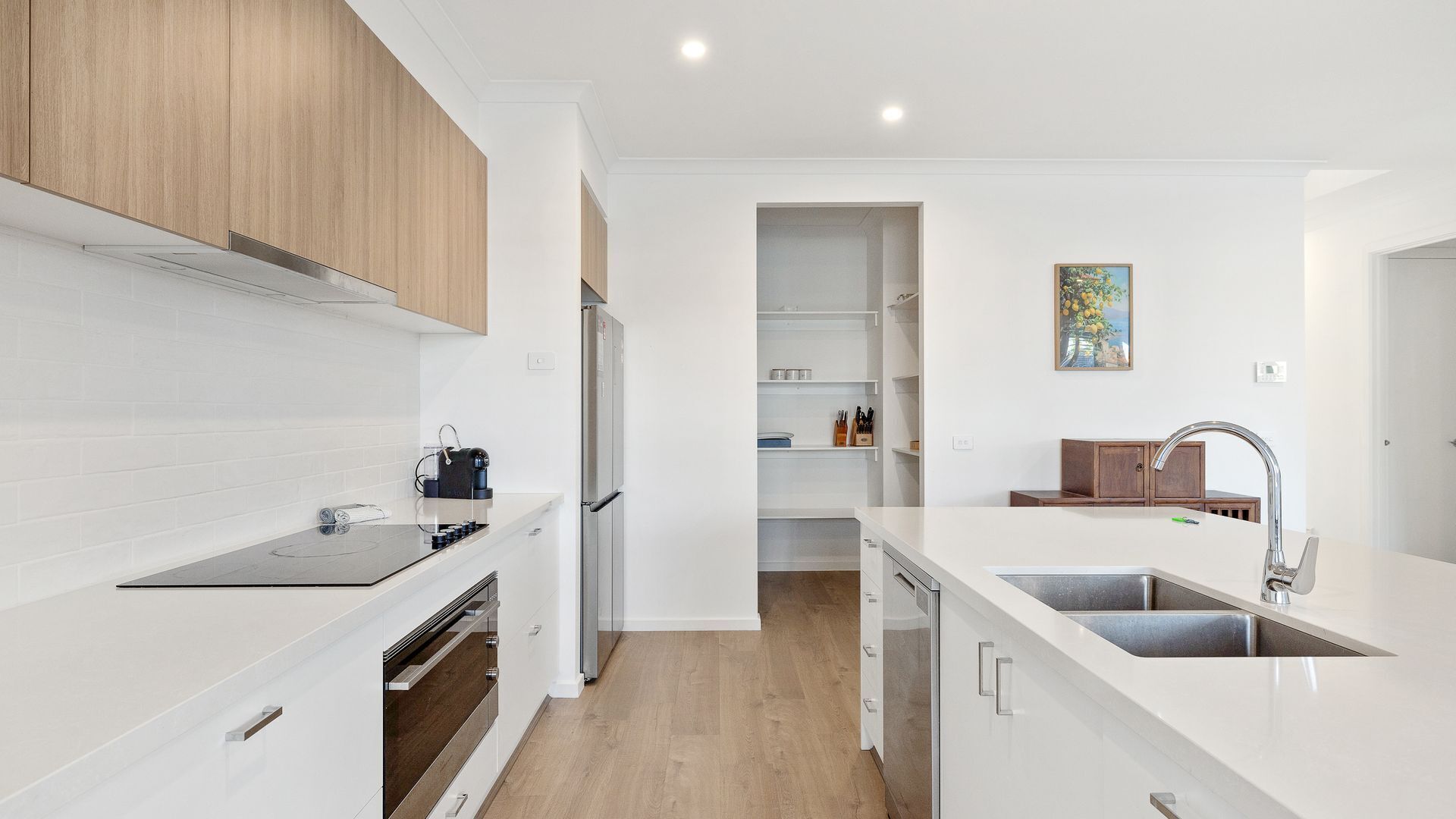 冰箱、微波炉、烤箱、炉灶