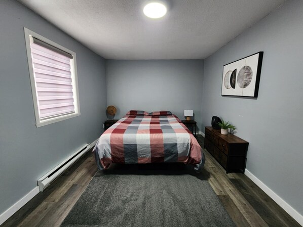 2 bedrooms, free WiFi, bed sheets - Freshly Renovated 2 bedroom unit (Cornwall)