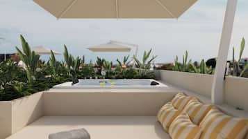 Suite with Rooftop Bathtub | Private spa tub