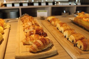 Petit déjeuner composé de spécialités régionales compris tous les jours