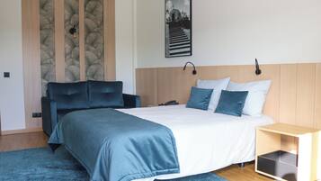 Schreibtisch, laptopgeeigneter Arbeitsplatz, Verdunkelungsvorhänge