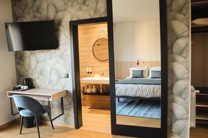 Deluxe Room | Desk, laptop workspace, blackout drapes, free WiFi