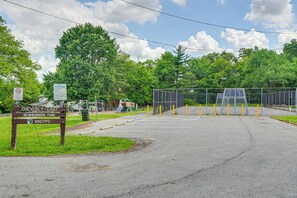 Sport court - Cheverly Apartment - 4 Mi to Commanders Field! (Cheverly)