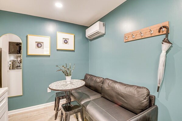 TV - Cheverly Apartment - 4 Mi to Commanders Field! (Cheverly)