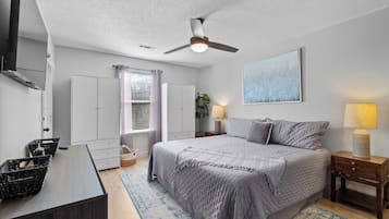 3 slaapkamers, een strijkplank/strijkijzer, gratis wifi, beddengoed