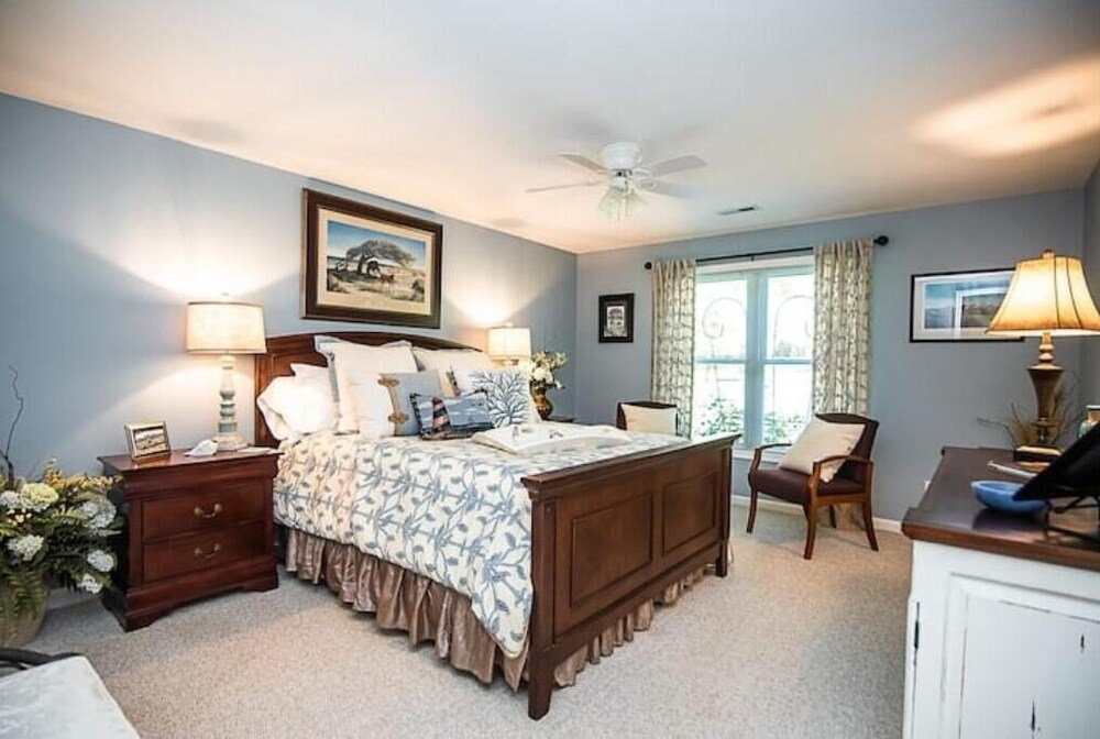 Lakefront Community, "The Lower Deck" CM R26, Smith Mountain Lake