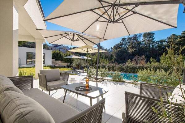 屋外ダイニングエリア