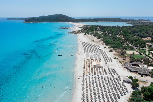 Private beach, white sand, sun-loungers, beach umbrellas - VOI Tanka Selected (Villasimius)