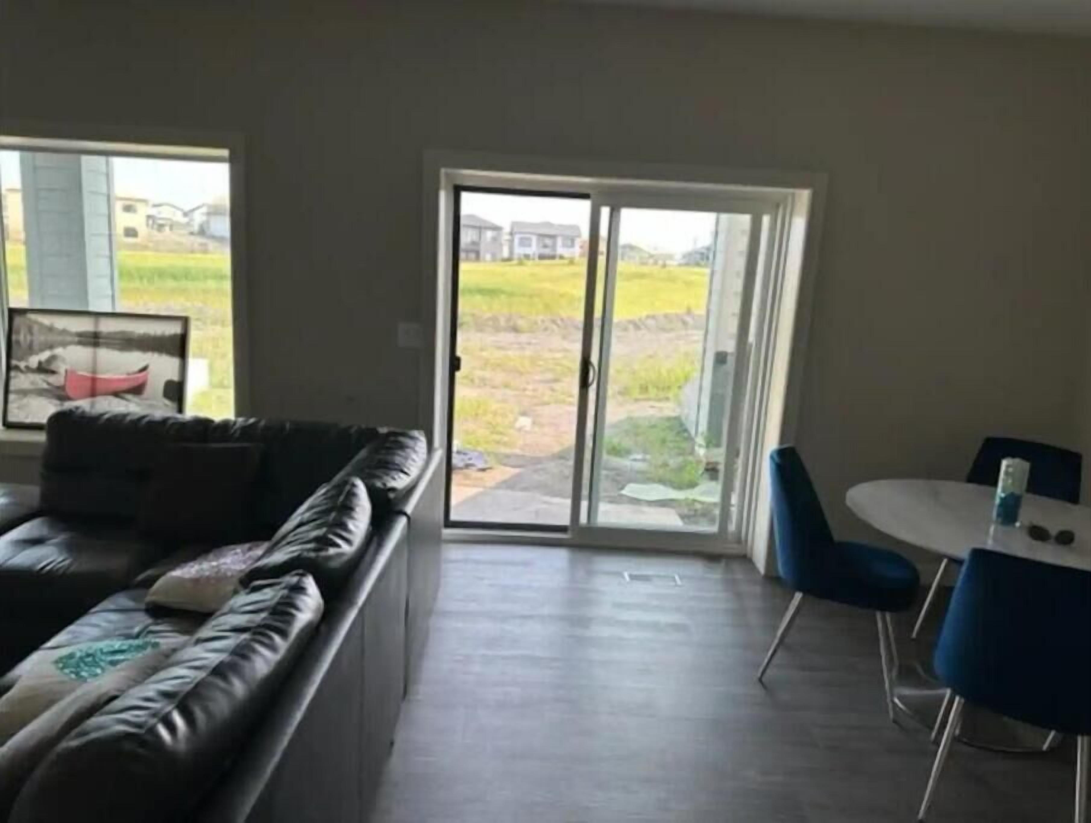Home Away From Home:brand New,quite, Cozy Two Bed Rooms Separate Accommodation - Winnipeg
