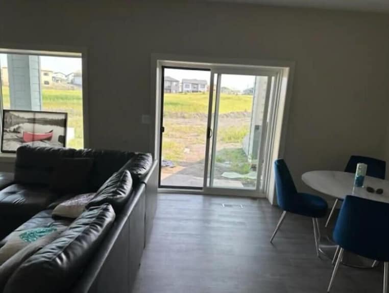 Home Away From Home:brand New,quite, Cozy Two Bed Rooms Separate Accommodation - Winnipeg