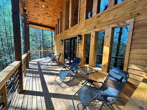 Whispering Woods_  Hot Tub _Waterfall _ Arcade _3 story Cabin