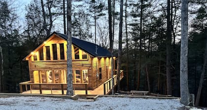 Whispering Woods_ Hot Tub _Waterfall _ Arcade _3 story Cabin