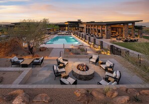 2 outdoor pools, open 6:00 AM to 9:00 PM, cabanas (surcharge) - Mountain House Lodge at Sereno Canyon (Scottsdale)