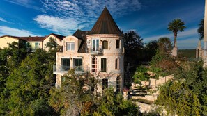 Exterior - Castle middle apartment #2 ~ Villa del Sol! Sunset views-main basin Lake Travis! (Austin)