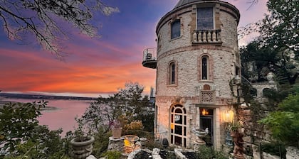 Castle middle apartment #2 ~ Villa del Sol! Sunset views-main basin Lake Travis!