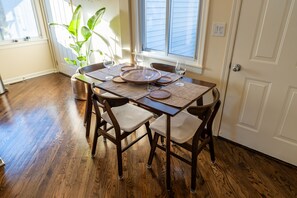 Dining - Bucktown Private Condo (Chicago)