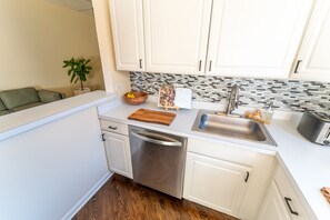 Fridge, microwave, oven, stovetop - Bucktown Private Condo (Chicago)