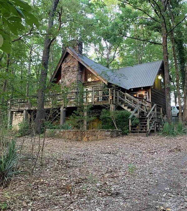 Exterior - Cozy lake retreat at Tannenbaum Golf Club. Perfect for viewing the Eclipse! (Drasco)