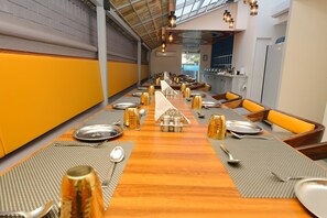 Frokost, lunsj og middag serveres