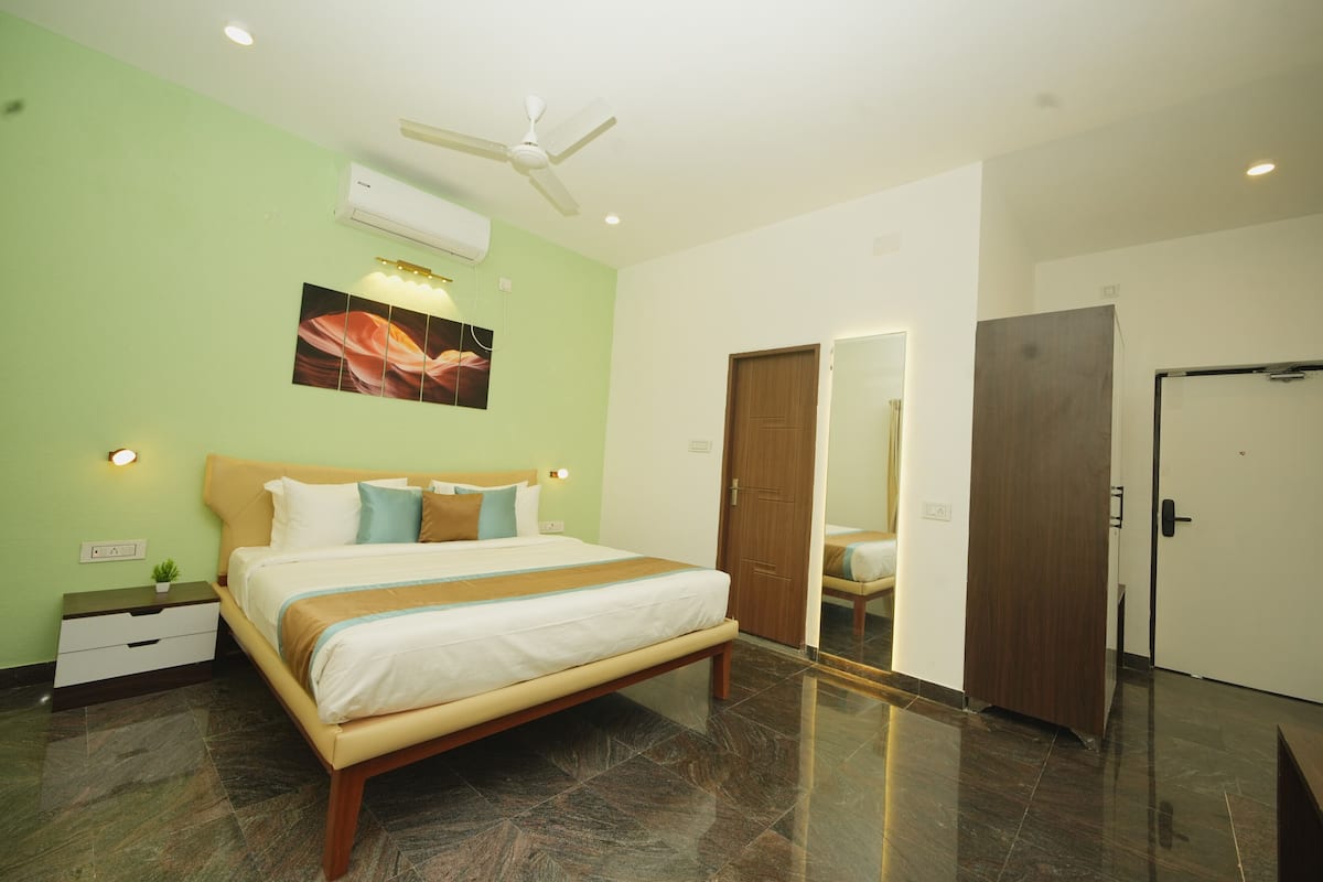 Deluxe Room | Egyptian cotton sheets, premium bedding, down comforters