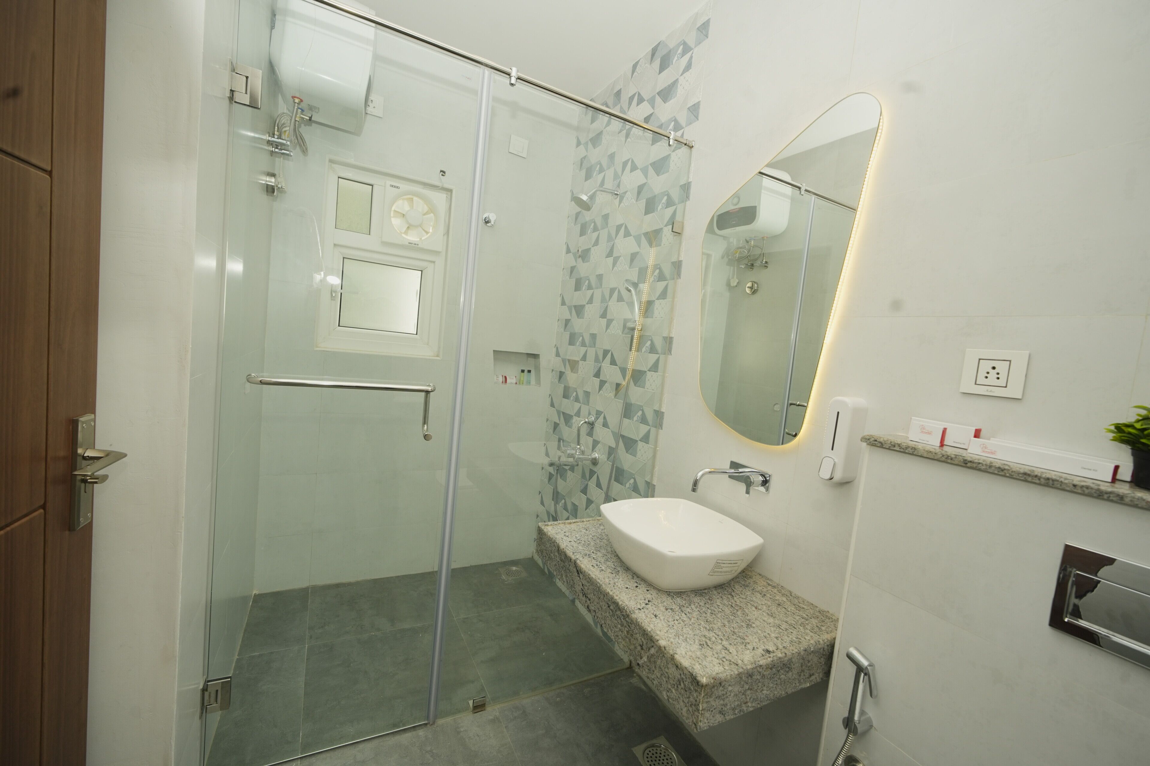 Habitación Deluxe | Baño | Ducha y cabezal de ducha tipo lluvia