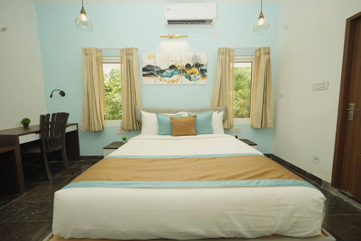 Standard Room | Egyptian cotton sheets, premium bedding, down comforters