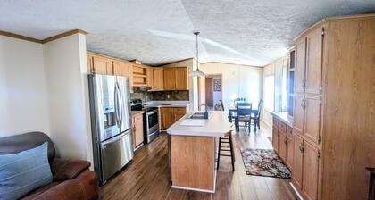 Cozy 3 Bedroom, Near i80, Explore Ogallala + Lake McConaughy, 201 LnL