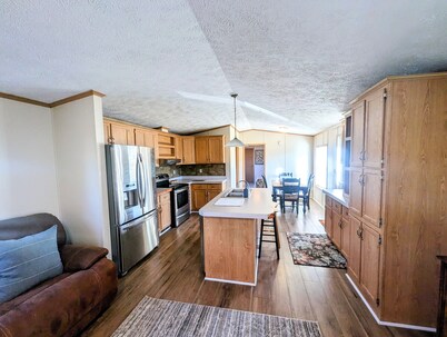 Cozy 3 Bedroom, Near i80, Explore Ogallala + Lake McConaughy, 201 LnL