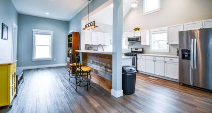 Home w/ King Suite 4 Mins to DAY Airport