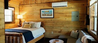 "Stars Hollow" Cozy Mini Cabin Stay - RRG