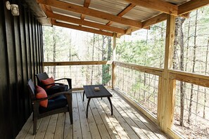 Property grounds - "Stars Hollow" Cozy Mini Cabin Stay - RRG (Rogers)