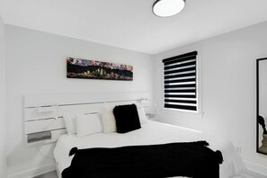 3 bedrooms, desk, iron/ironing board, travel cot