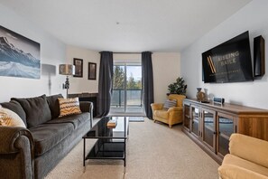 Smart-TV, Kamin, Stereoanlage