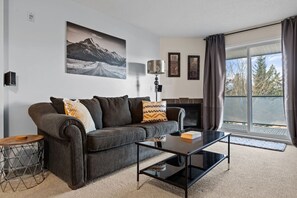 Smart-TV, Kamin, Stereoanlage