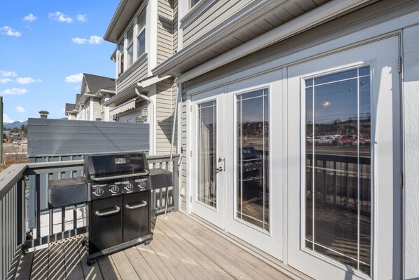 Property grounds - Daydream Den | Central | Family-Friendly | Garage (Invermere)