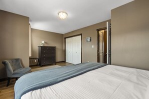 4 chambres, bureau, Wi-Fi gratuit, draps fournis