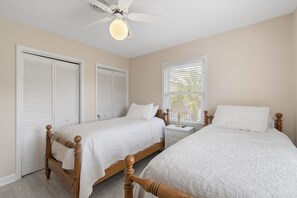 3 chambres, fer et planche à repasser, Wi-Fi, draps fournis