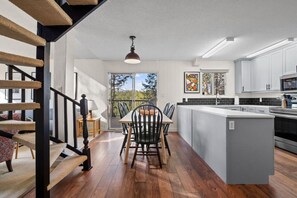 Interior - Big Horn Hideaway | Hot Tub | Fireplace | Backyard (Radium Hot Springs)