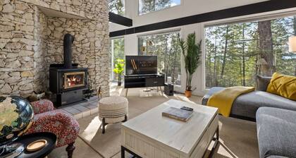 Big Horn Hideaway | Hot Tub | Fireplace | Backyard