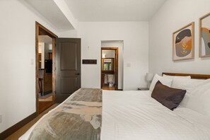 2 bedrooms, desk, travel cot, free WiFi