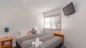 4 bedrooms, travel crib, free WiFi, bed sheets - Banjo's Way 1 - 1/23 Banjo Paterson Cres (Jindabyne)