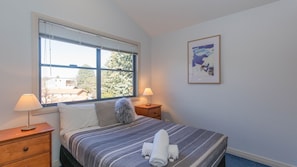 4 bedrooms, free WiFi, bed sheets