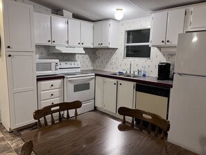 Microondas, horno, parrilla de estufa y lavavajillas 