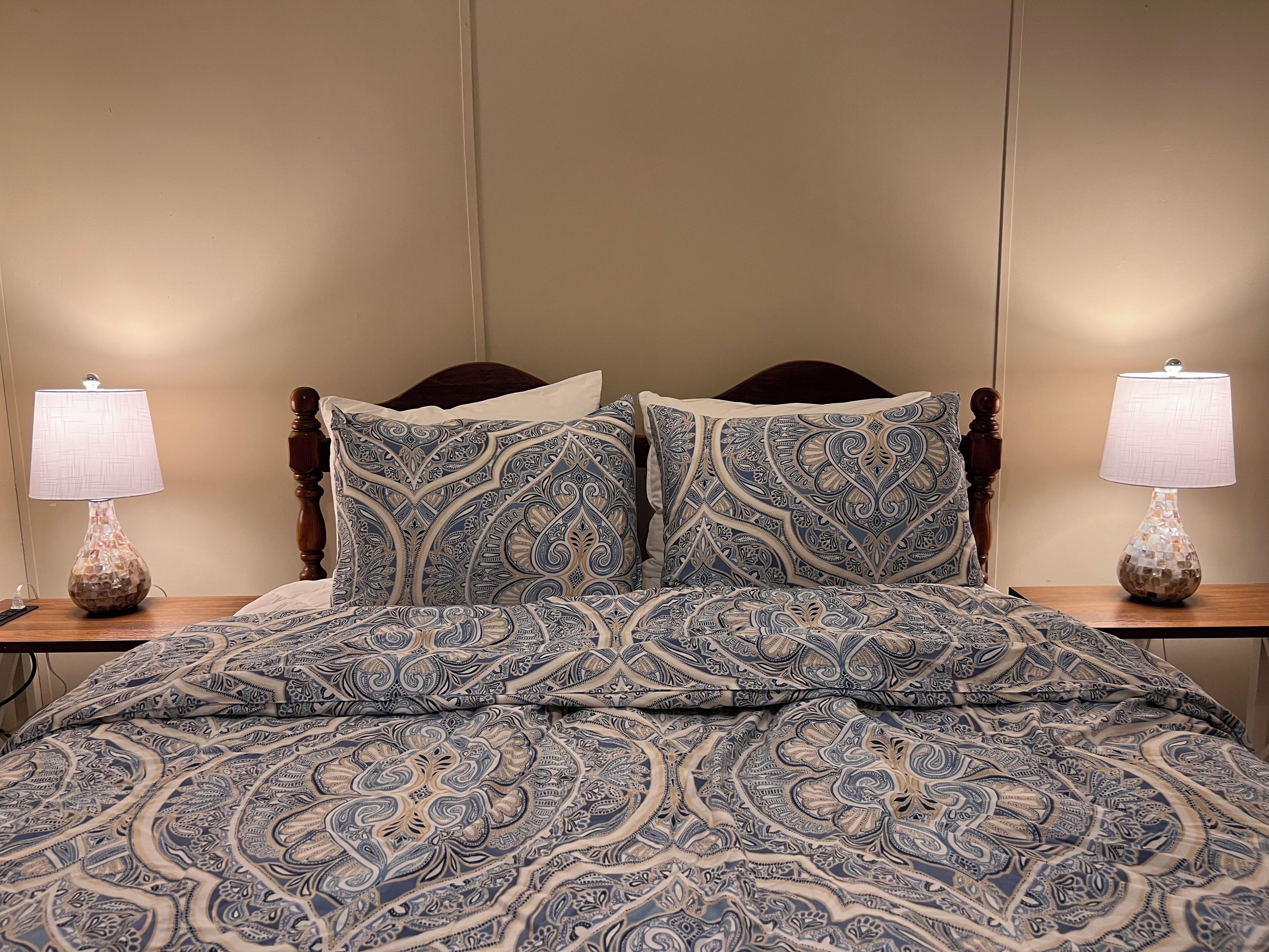 2 bedrooms, bed sheets