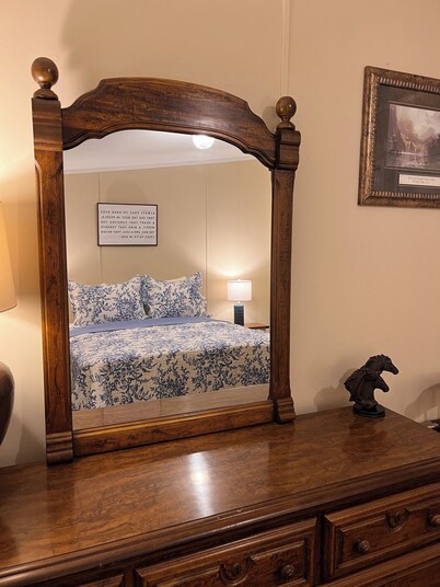 Quick Drive To Multiple Beaches! Chipola Cottage with Private Boat Ramp