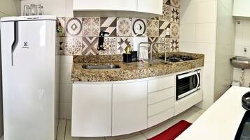 Fridge, oven, stovetop, blender