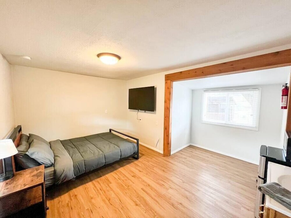 RT Lodge Room 6 Summa Howard Vrbo