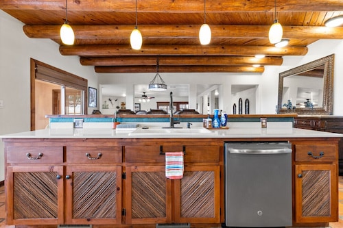 Cactus Rose - Enjoy wildlife and mountain views close to downtown Alpine