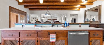 Cactus Rose - Enjoy wildlife and mountain views close to downtown Alpine